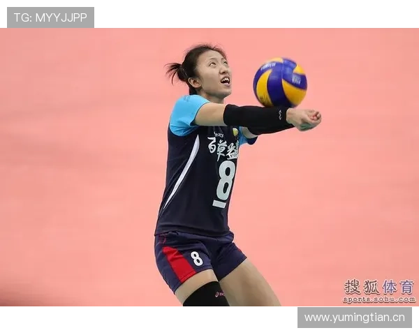 刚刷到丁霞的日常照，拎着菜篮子那一瞬，队长光环掉一地